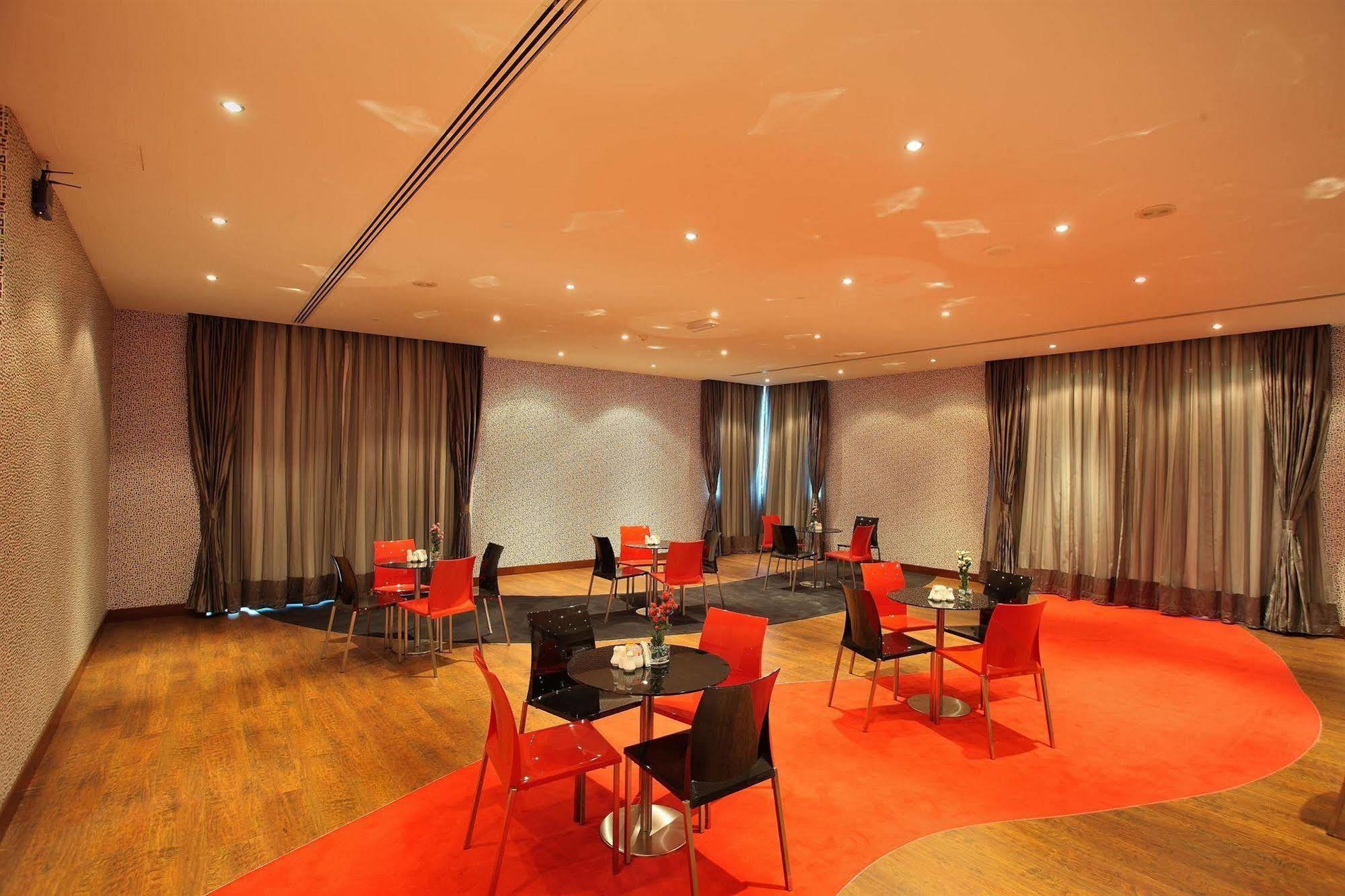 Royal Ascot Hotel Apartment - Kirklees 2 Dubai Restaurant foto